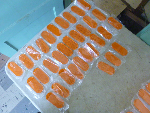 lot 39 image: Amber Reflectors