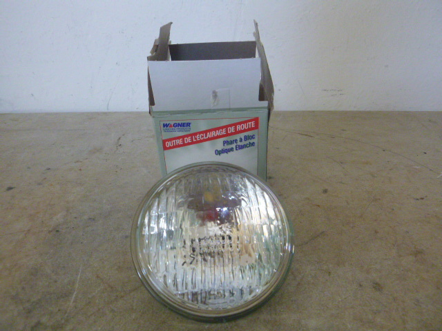 lot 42 image: Wagner Off Road Sealed Beam Light