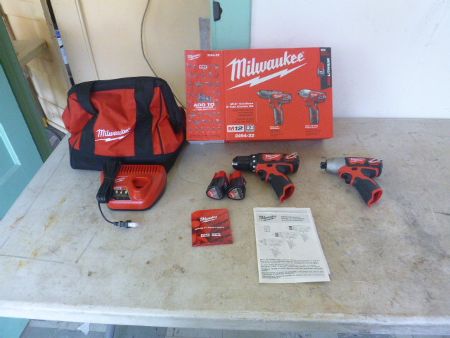 lot 67 image: New Milwaukee M12 DrillDriver M12