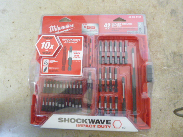 lot 70 image: Milwaukee 42 Piece Impact Driver Bit Set