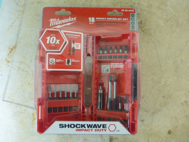 lot 71 image: Milwaukee 18 Piece Impact Driver Bit Set
