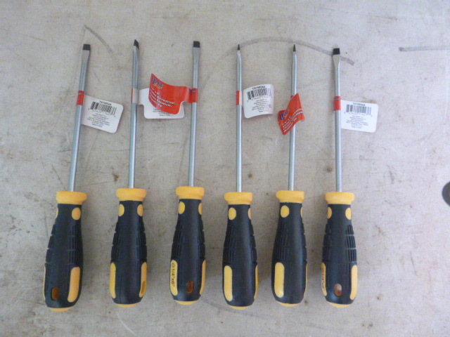 lot 90 image: 6 Slotted Screwdrivers