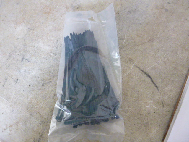 lot 131 image: 8 Cable Ties