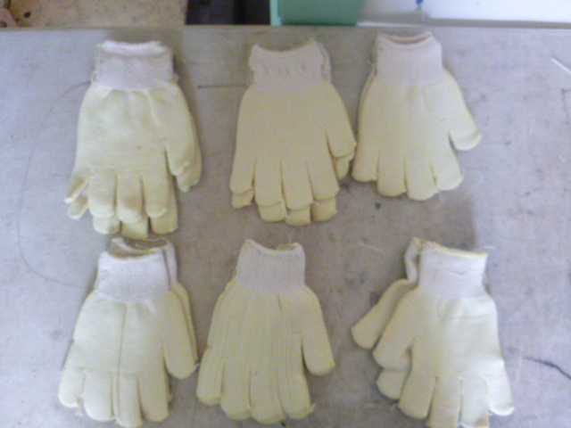 lot 150 image: 6 Pair of Gloves