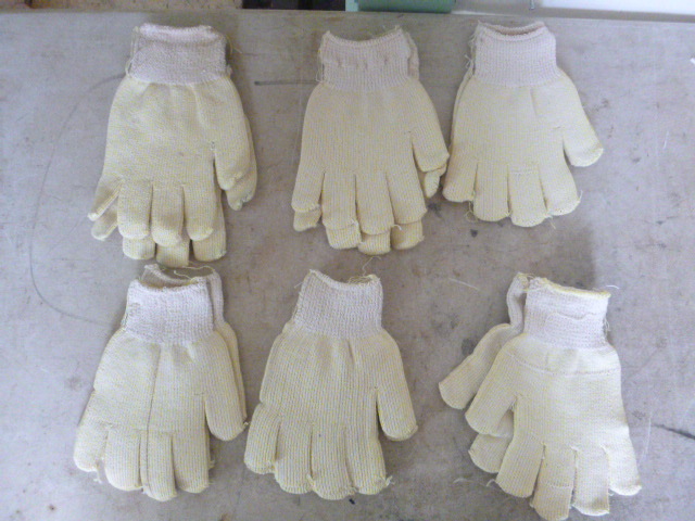 lot 152 image: 6 Pair of Gloves