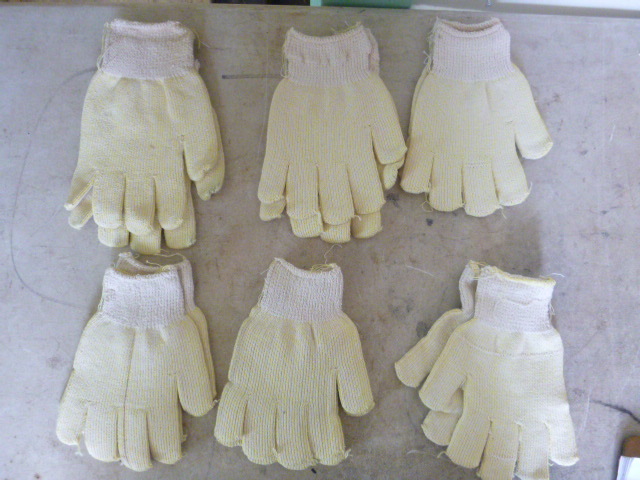 lot 153 image: 6 Pair of Gloves