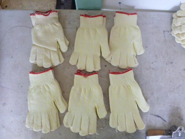 lot 154 image: 6 Pair of Gloves