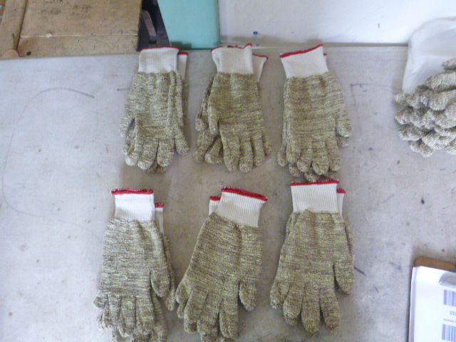 lot 156 image: 6 Pair of Gloves