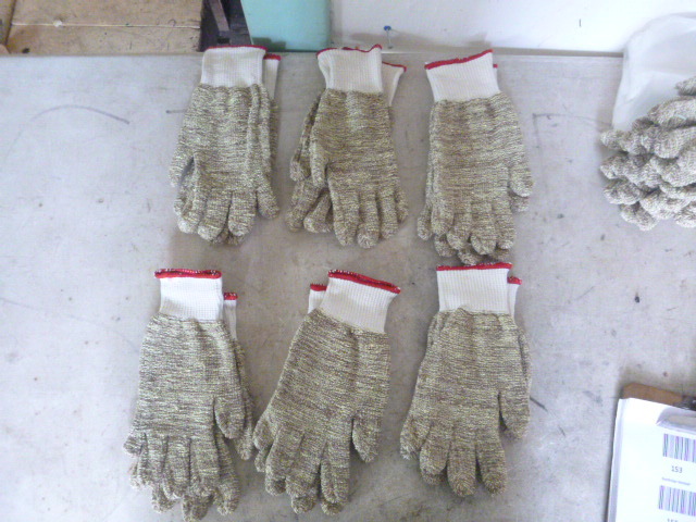 lot 157 image: 6 Pair of Gloves
