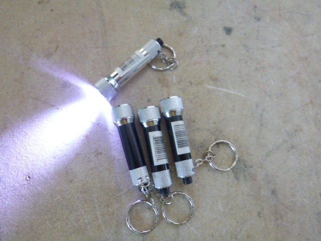 lot 202 image: 4 Key Chain Flashlights