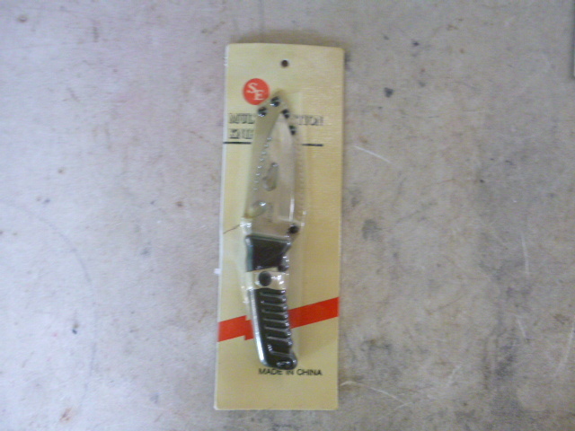 lot 213 image: SE Multi-Function Knife