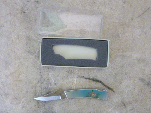 lot 215 image: Taylor Cutlery Lock Blade Knife