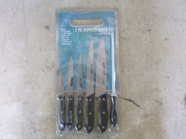 lot 222 image: 7 Piece German Style Knife Set
