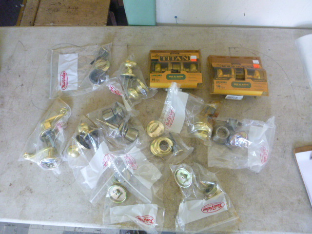 lot 254 image: Miscellaneous Door Knobs