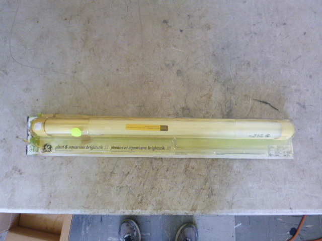 lot 261 image: GE Plant and Aquarium Brightstik 33