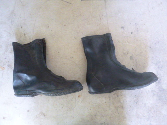 lot 344 image: Zip-Up Rubber Boots
