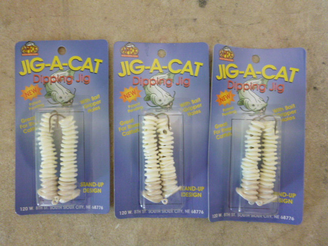 lot 402 image: 3 Packs of Jig-A-Cat Dipping Jigs