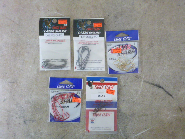 lot 421 image: 5 Packs of Miscellaneous Fishing Hooks