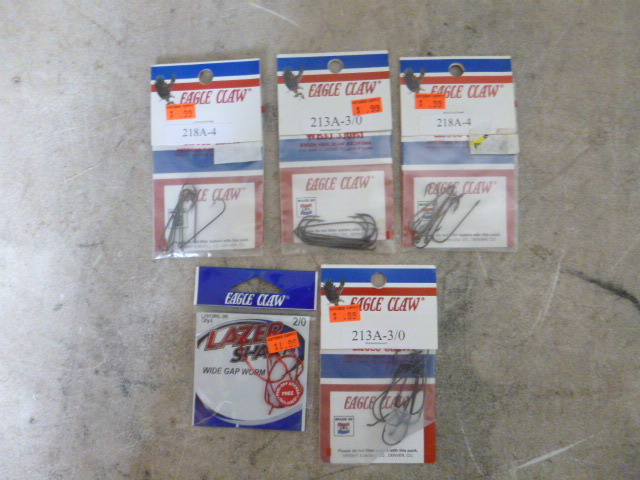 lot 422 image: 5 Packs of Miscellaneous Fishing Hooks