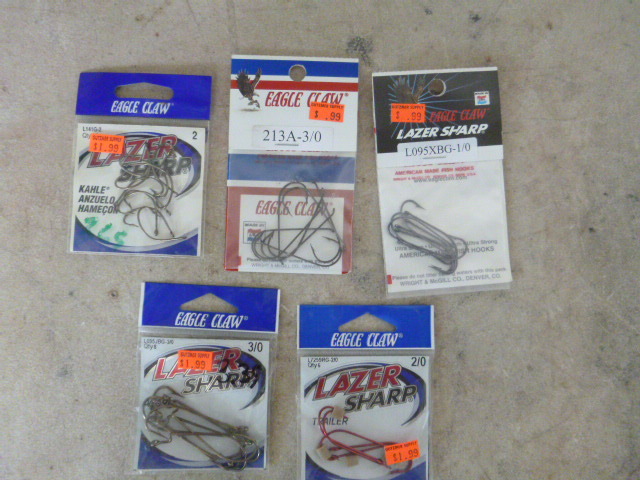 lot 424 image: 5 Packs of Miscellaneous Fishing Hooks