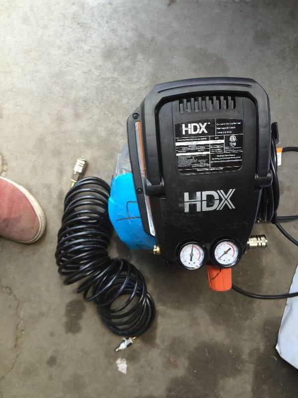 lot 4 image: HDX Air compressors  in working conditions