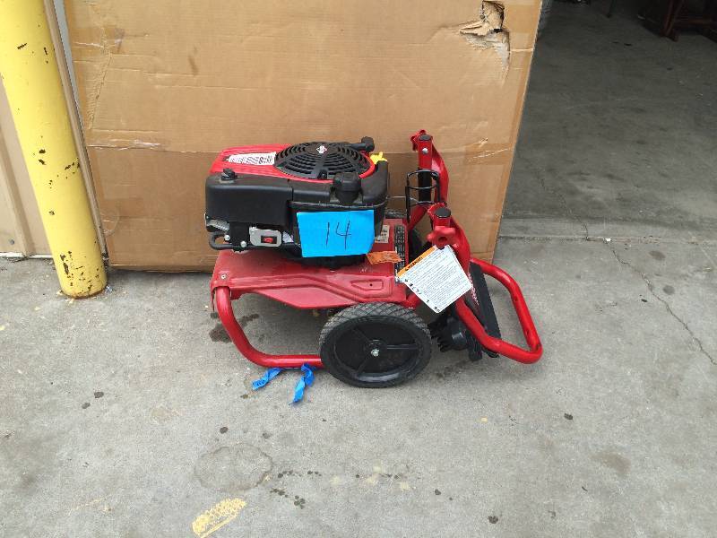 lot 14 image: Craftsman 2700 PSI 2.3 GPM 4-Cycle Gas Powered Pressure Washer, 5 -in - 1 selector Nozzle in working conditions