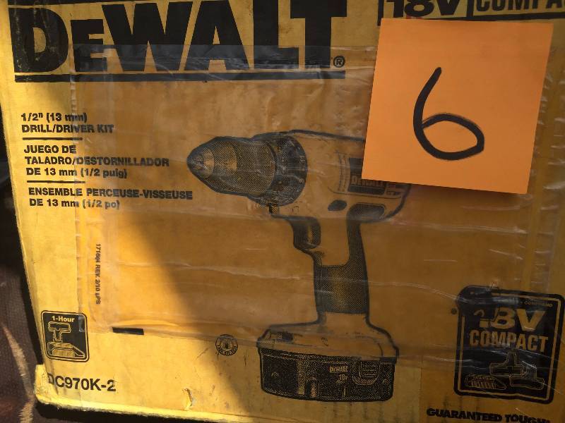 lot 6 image: DEWALT DC970K-2 18-Volt Compact DrillDriver Kit  new