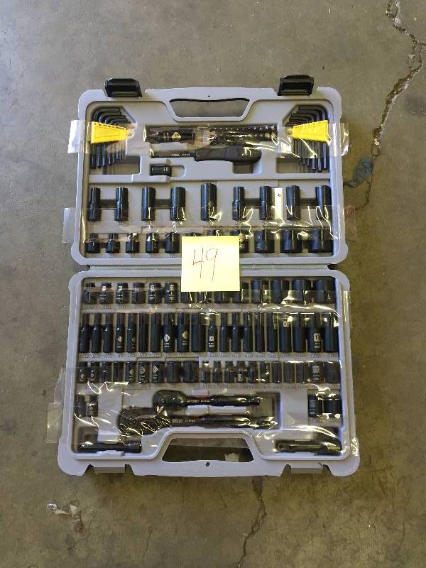 lot 49 image: Stanley 123Piece Black Chrome Socket Set New