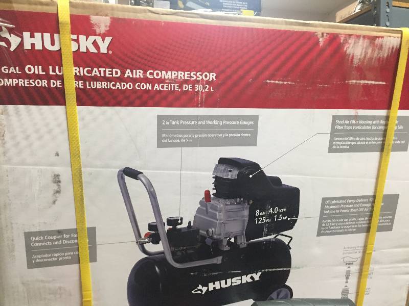 lot 16 image: Husky 8 Gal Oil Lubricated Air Compressor New
