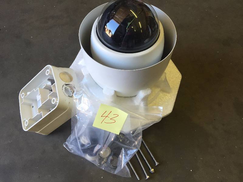 lot 43 image: Bosch Dome Outdoor Security pendent  Camera in very good condition