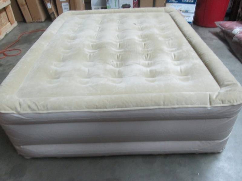 lot 75 image: Serta Queen 18 Raised Airbed w Neverflat Pump