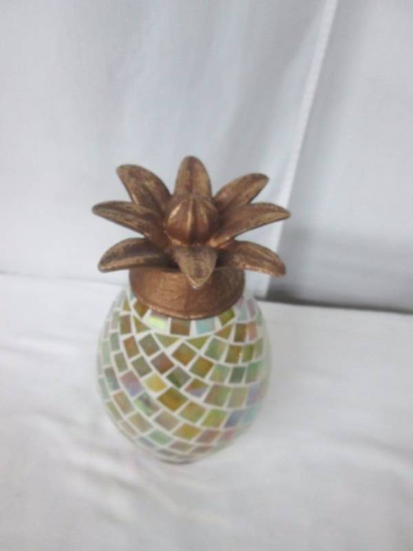 lot 71 image: Smart Solar Ananas Glass Mosaic Pineapple Lantern