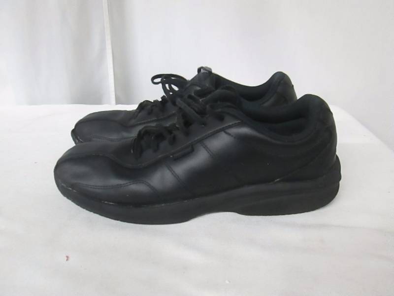 lot 80 image: New Balance Mens 526 Work Shoe