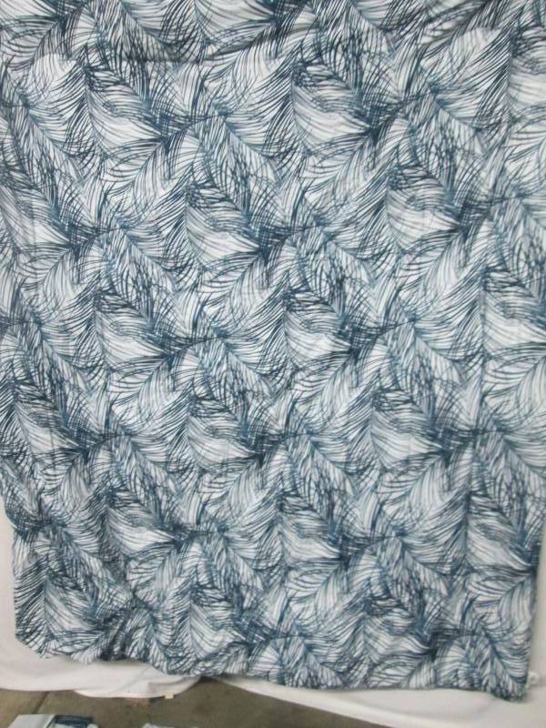 lot 76 image: Alcove Tropicana Comforter - Full