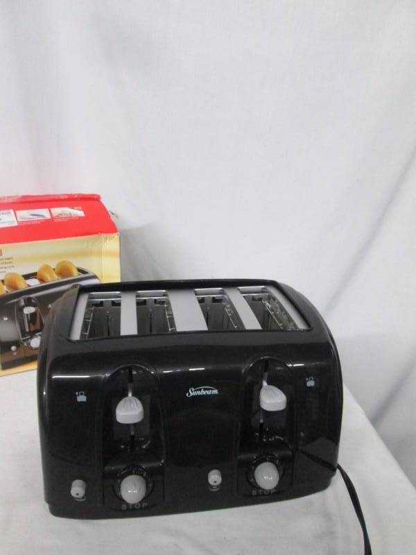 lot 77 image: Sunbeam 4-Slice Wide-Slot Toaster