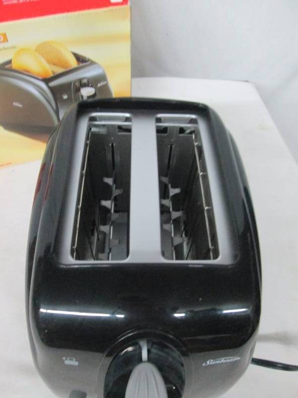 lot 56 image: Sunbeam 2-Slice Toaster