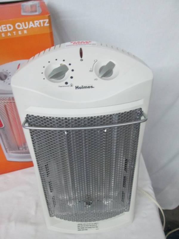 lot 43 image: Holmes Quartz Tower Heater with Manual Control