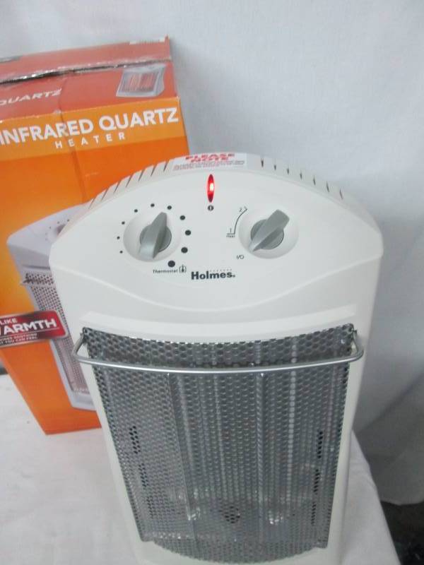 lot 44 image: Holmes Quartz Tower Heater with Manual Control