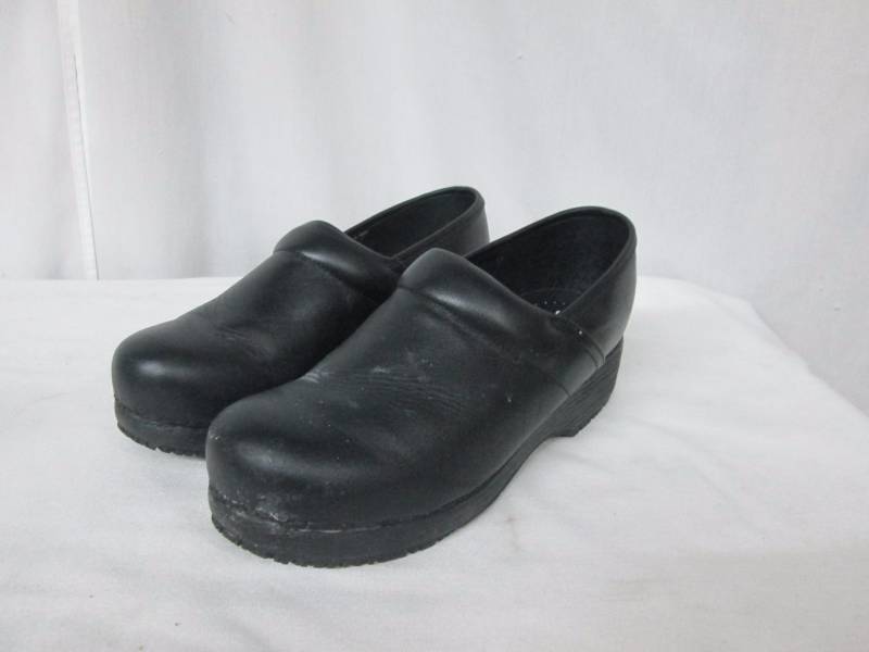 lot 67 image: Skechers Womens Nonslip Work Clog