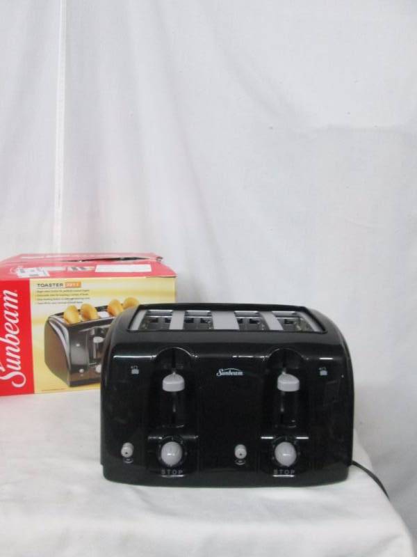 lot 66 image: Sunbeam 4-Slice Wide-Slot Toaster