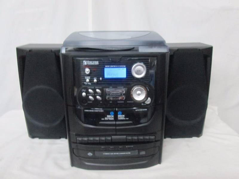 lot 12 image: Encore Technology 3-CD Turntable with Headphones