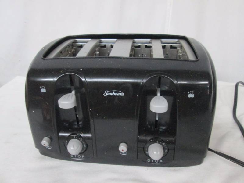 lot 63 image: Sunbeam 4-Slice Wide-Slot Toaster