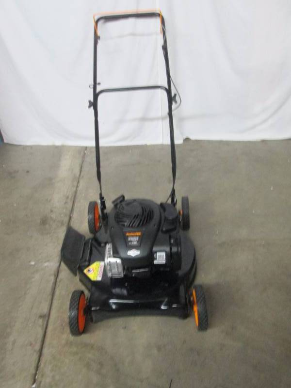 lot 19 image: Poulan Pro 20 Push Lawn Mower