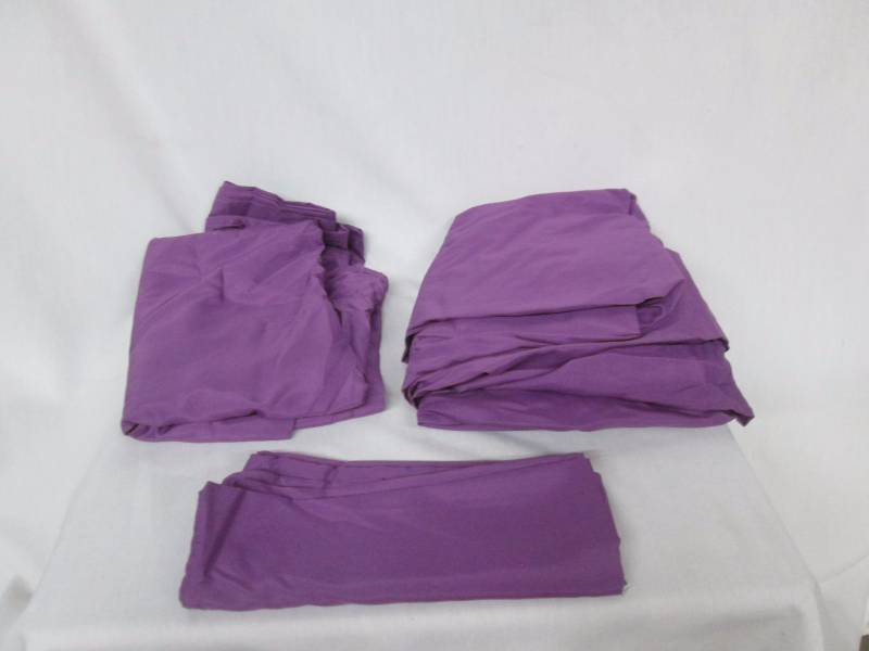 lot 55 image: Alcove Solid-Color Microfiber Sheet Set - Twin