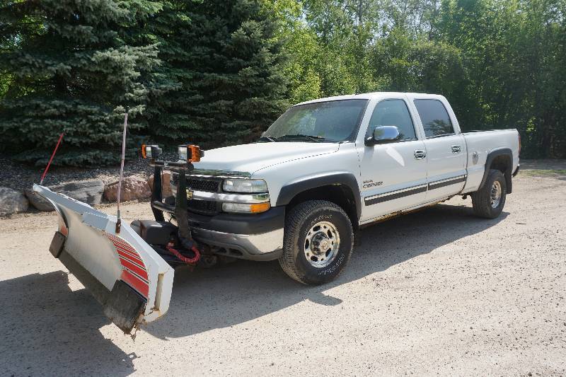 2001 Chevrolet 2500HD LT Extended Duramax Diesel 4 x 4 Pick Up Truck With Blizzard 810 Power Snow Plow