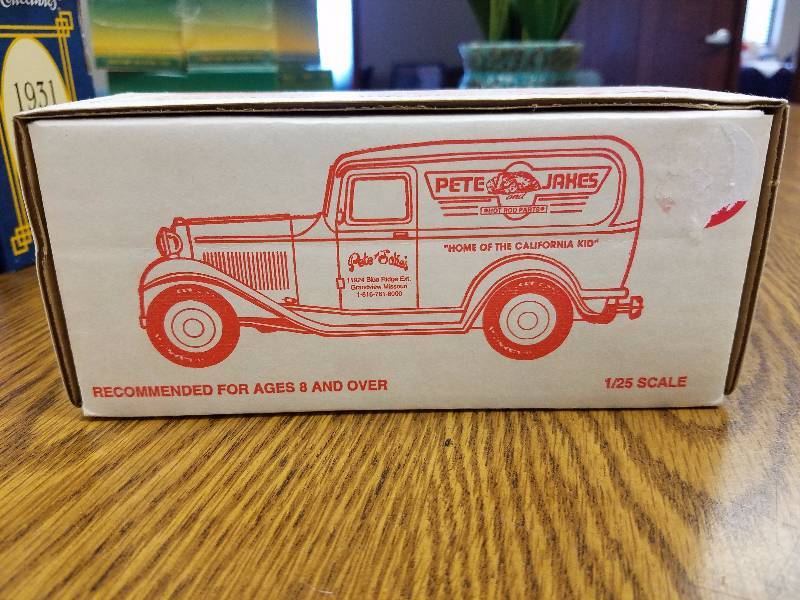 lot 16 image: Die Cast delivery truck by Ertl