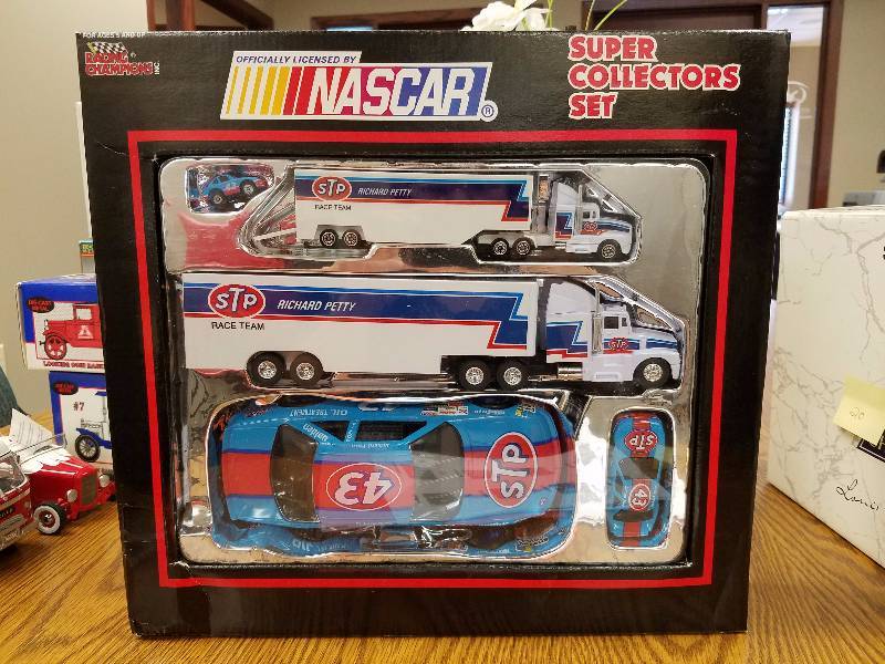 lot 21 image: NASCAR STP Die Cast Set