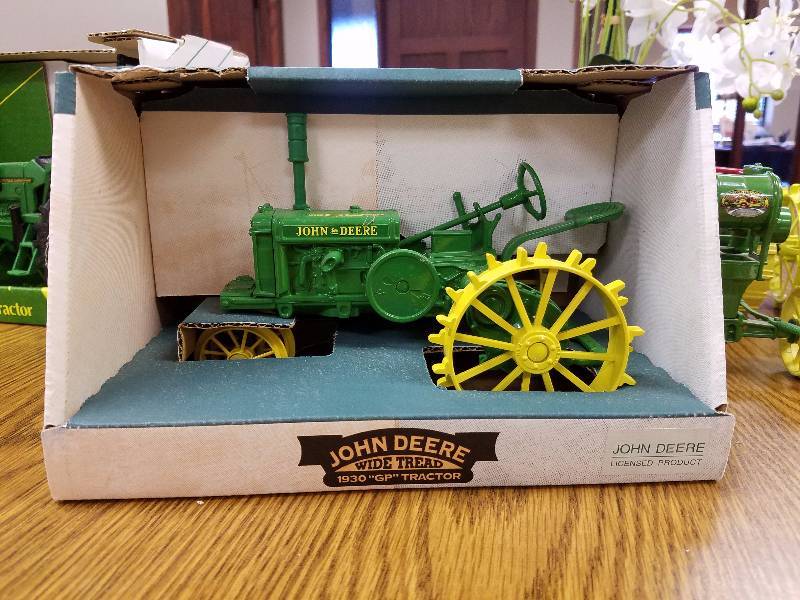 lot 41 image: 1930 John Deere GP Wide Tread Tractor by Ertl