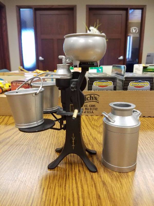 lot 54 image: Die cast cream separator by Ertl