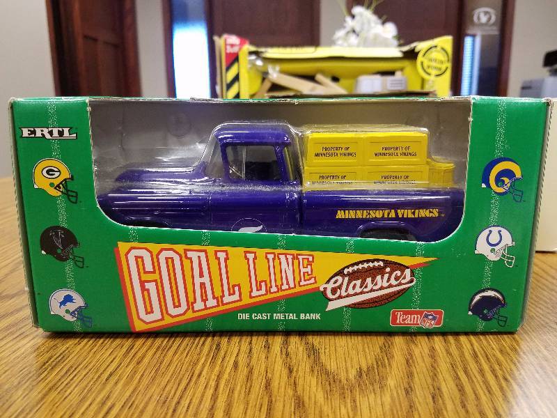 lot 61 image: Minnesota Vikings Die Cast Truck Bank by Ertl